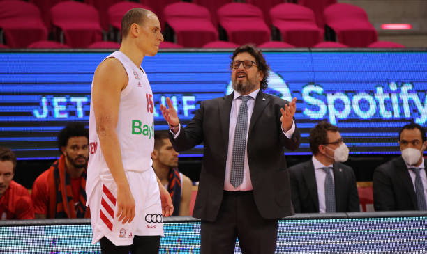 球在国际舞 球在国际舞